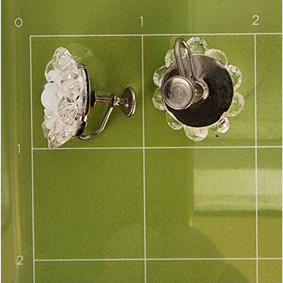 1940s Milk Glass Flower Earrings - Picture 5 of 6